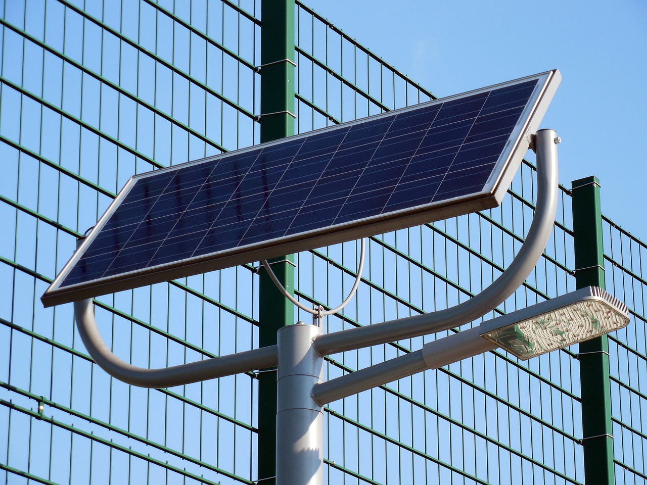 Addressing Common Misconceptions About Green Energy Solutions